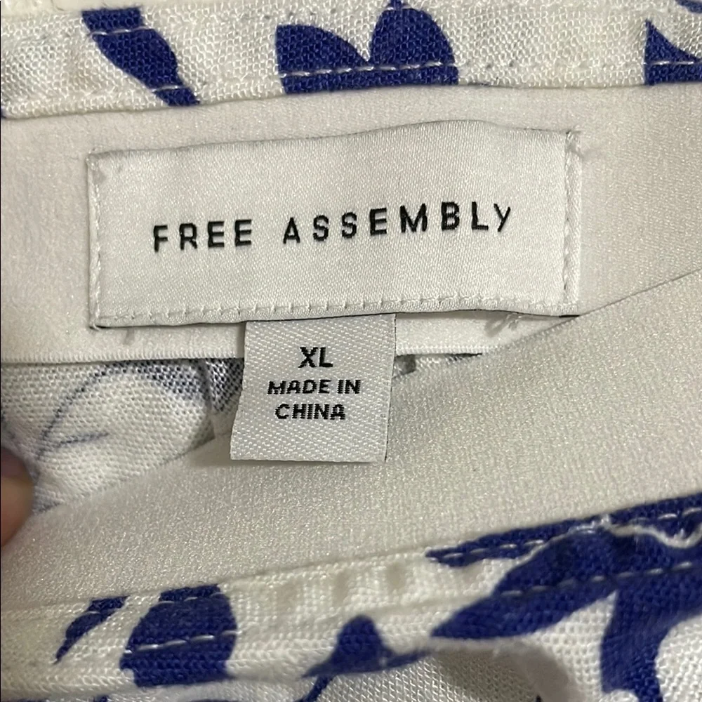 Free Assembly Chic Blue Floral A-Line Skirt NWT - Picture 2 of 6
